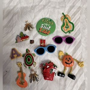 Holiday and qurky vintage‎ brooches